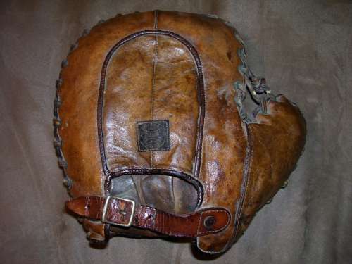 Early 1900's Spalding Crescent Basemitt Back